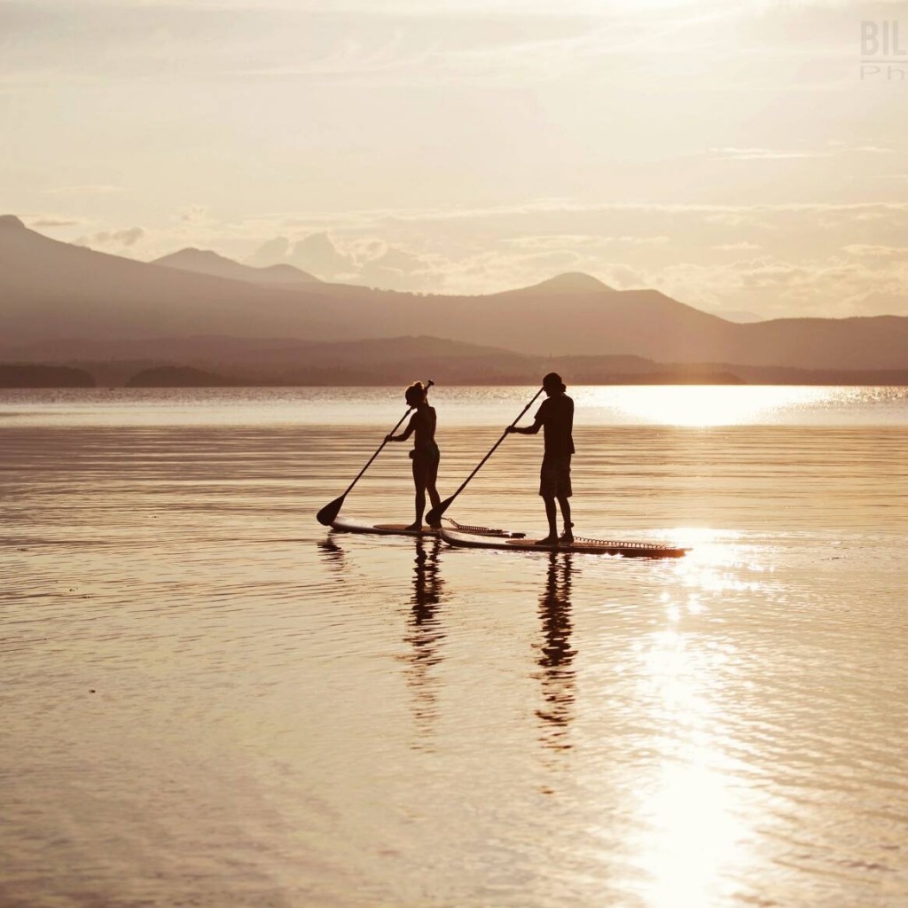 paddle board salt spring island couple