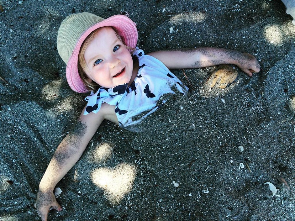 Bury me! . . #summerfun2016 #childhooddays #childhoodunplugged #pnwkids #outdoorkids #letthembelittle #buryme #sandy #atthebeach #gettingdirty #livelifehappy #inthesand #childhood #summerfun