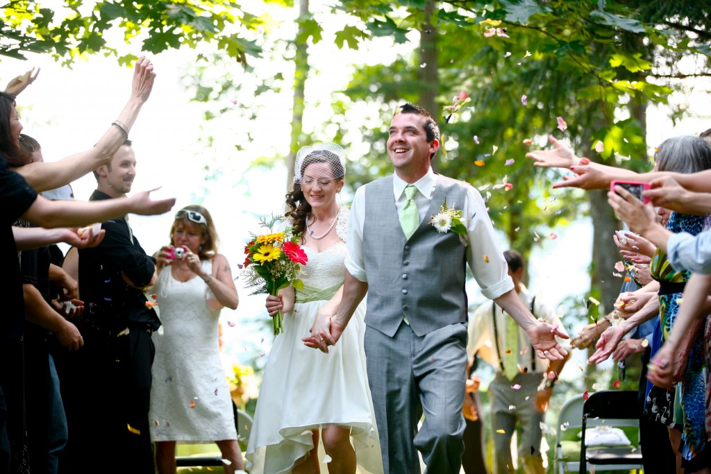 outdoor wedding toss