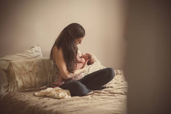 breastfeeding motherhood mom